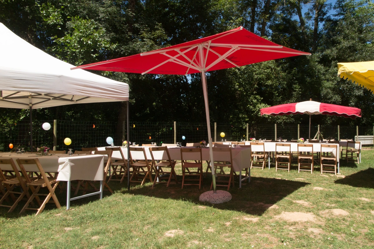 Tables and decoration prepared for an outdoor party